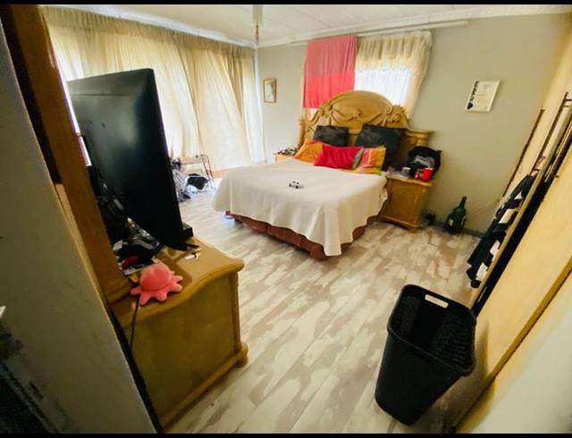 4 BEDROOM HOUSE FOR SALE IN CRYSTAL PARK